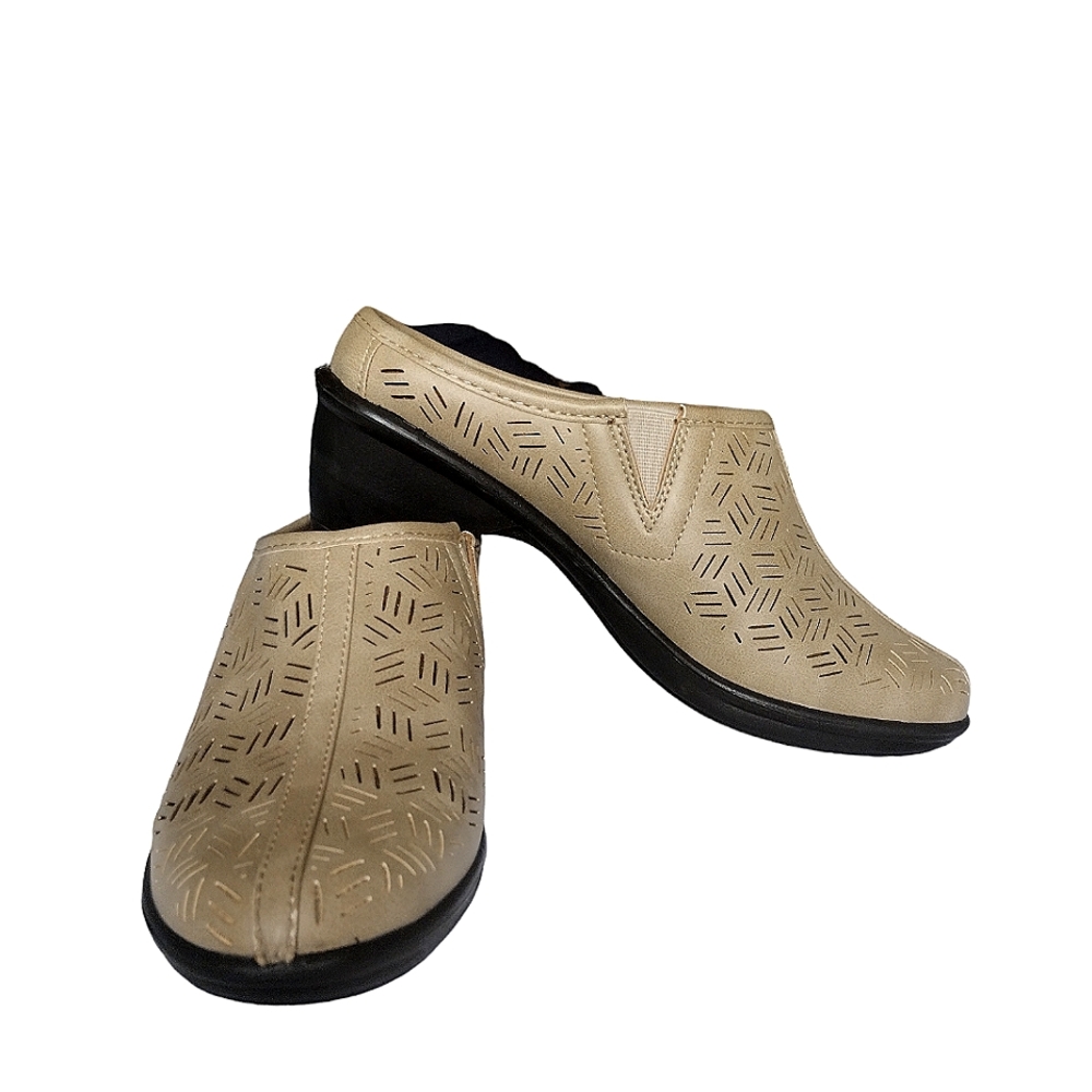 Clogs Shoes In A Tan Color by Easy Street comfort wave size 6 1/2